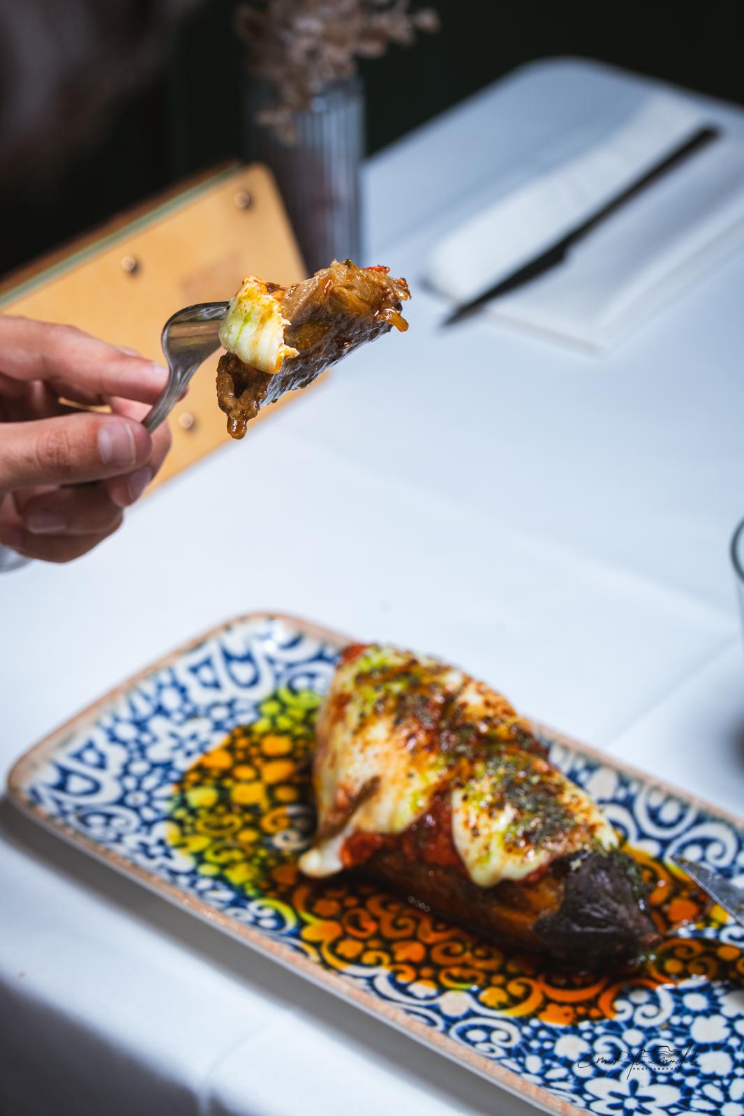 Berenjena asada con sobrasada ibérica y queso fundido