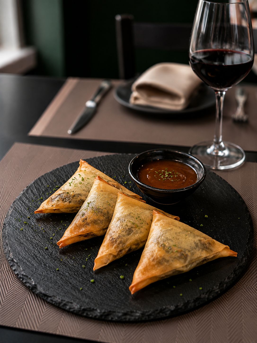 Samosas de carrillera a baja temperatura